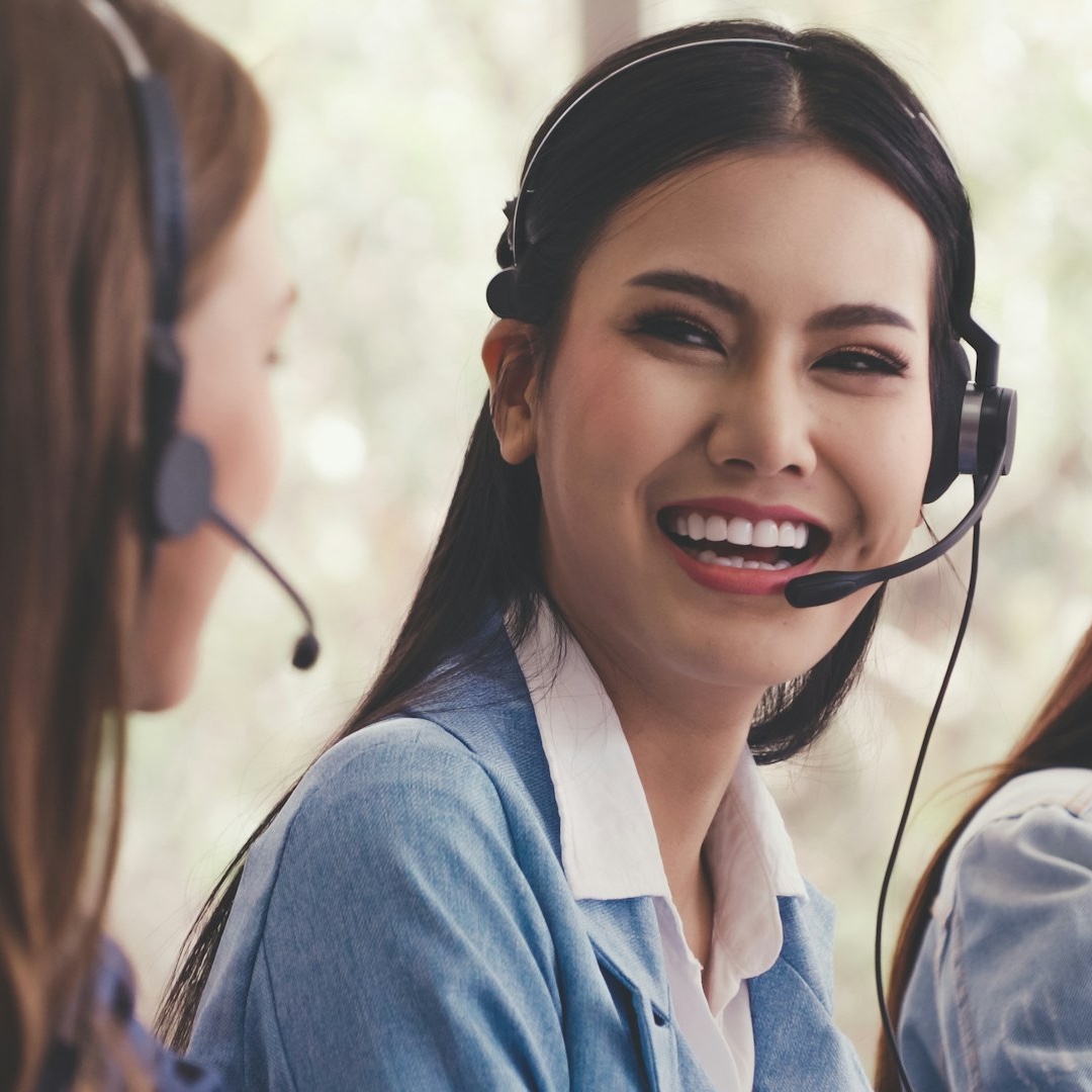 Maria, a senior First Ring receptionist, on a live call